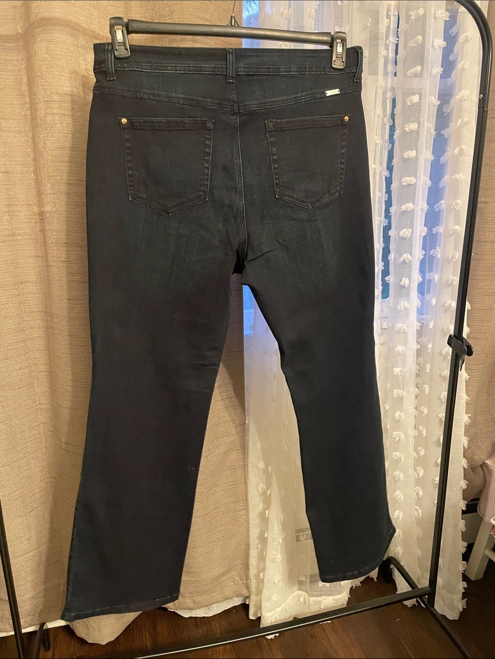 Women’s Black Stretch Jeans - Classic Back Pocket Design